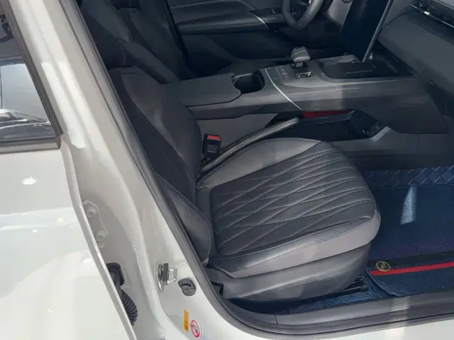 Changan Lamore — Фото автомобиля 2