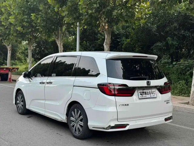 Honda Odyssey — Фото автомобиля 7