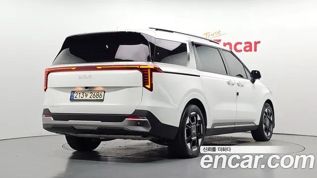 Kia Carnival — Фото автомобиля 2