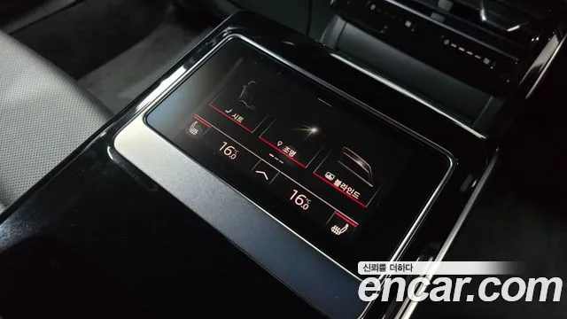 Audi A8 — Фото автомобиля 24