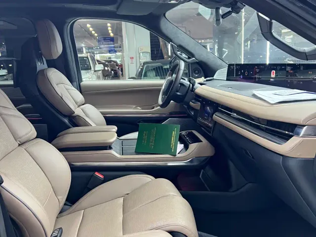 Lincoln Navigator — Фото автомобиля 4