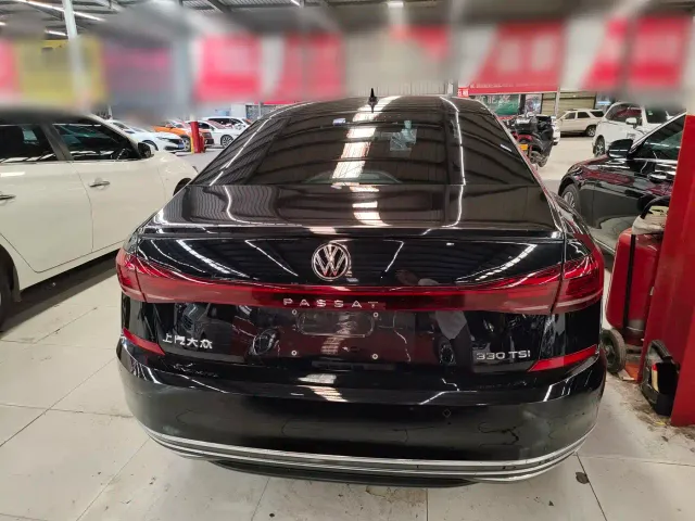 Volkswagen Passat — Фото автомобиля 14