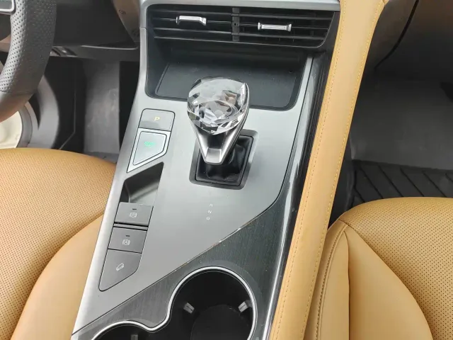 Roewe RX5 — Фото автомобиля 12