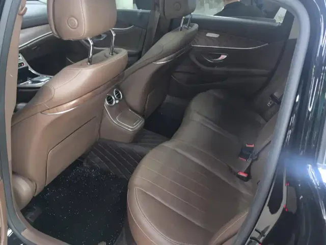 Mercedes-Benz E-Class — Фото автомобиля 11