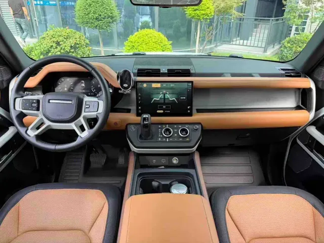 Land Rover Defender — Фото автомобиля 11
