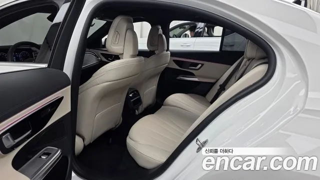 Mercedes-Benz E-Class — Фото автомобиля 22