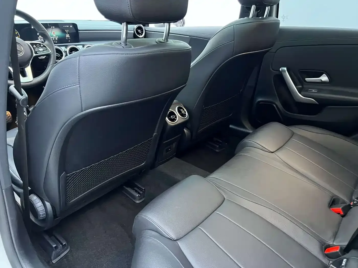 Mercedes-Benz Mercedes-Benz A-Class 2022 Facelift A 180 L Sport Sedan — Фото автомобиля 13