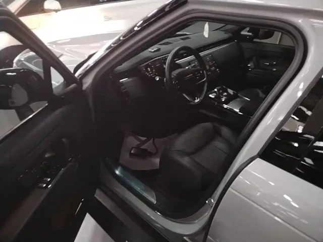 Land Rover Range Rover Sport — Фото автомобиля 15
