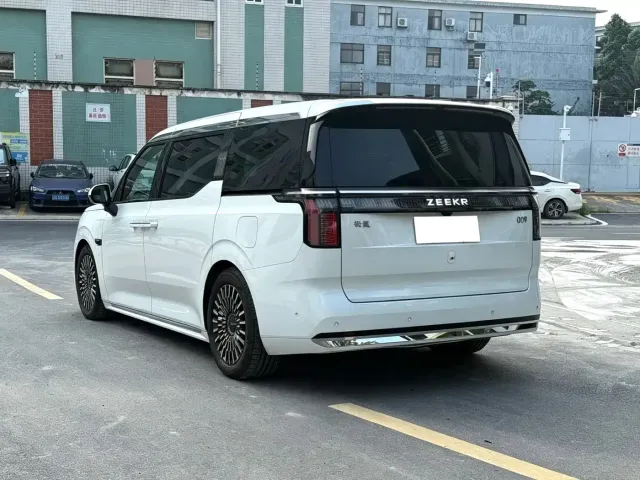 ZEEKR Zeekr 009 2024 7-Seat Aisle AWD Version 108kWh — Фото автомобиля 6