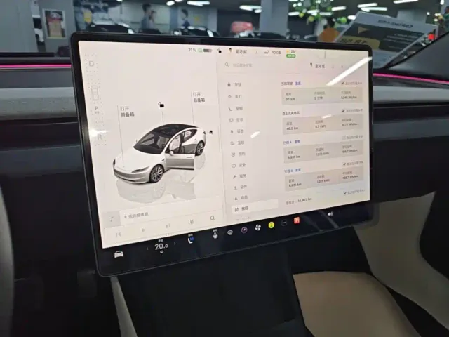 Tesla Model 3 — Фото автомобиля 12