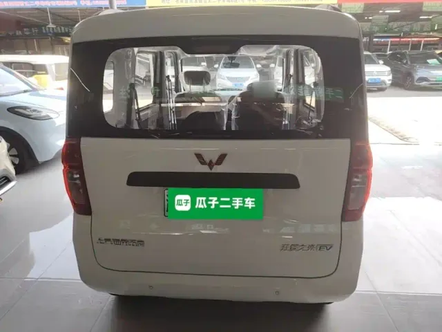 Wuling Zhiguang NEV — Фото автомобиля 4