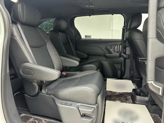 Toyota Sienna — Фото автомобиля 6