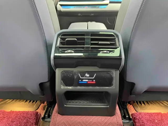 BMW i5 — Фото автомобиля 14