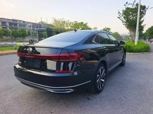 Volkswagen Passat — Фото автомобиля 4