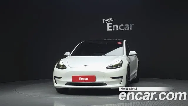 Tesla Model 3 — Фото автомобиля 3