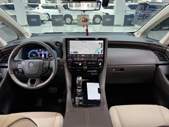 Toyota Vellfire — Фото автомобиля 16