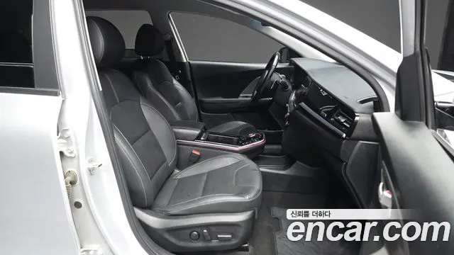 Kia Niro — Фото автомобиля 17