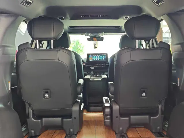 Toyota Sienna — Фото автомобиля 23