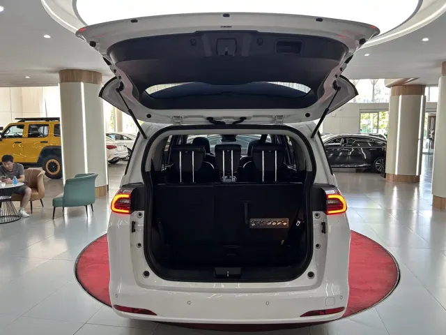 GAC Trumpchi M6 — Фото автомобиля 10