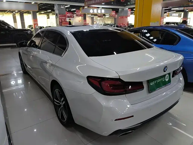 BMW 5 Series — Фото автомобиля 4