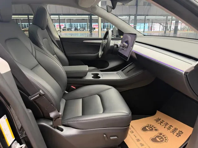 Tesla Model Y — Фото автомобиля 8
