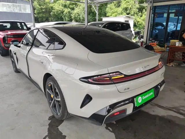 Xiaomi SU7 — Фото автомобиля 4