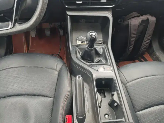 Roewe i5 — Фото автомобиля 9