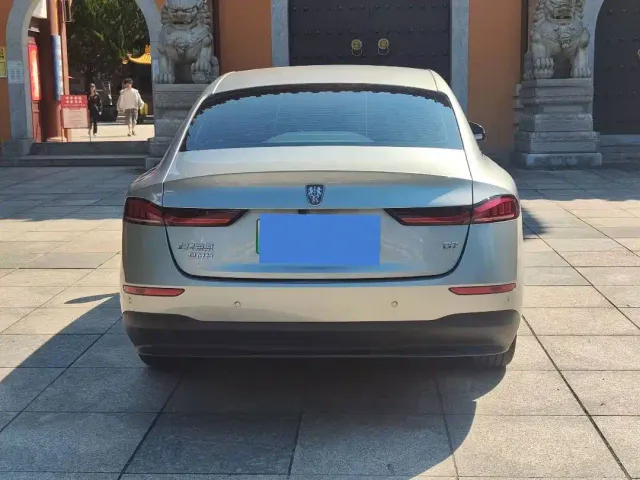 Roewe D7 — Фото автомобиля 10
