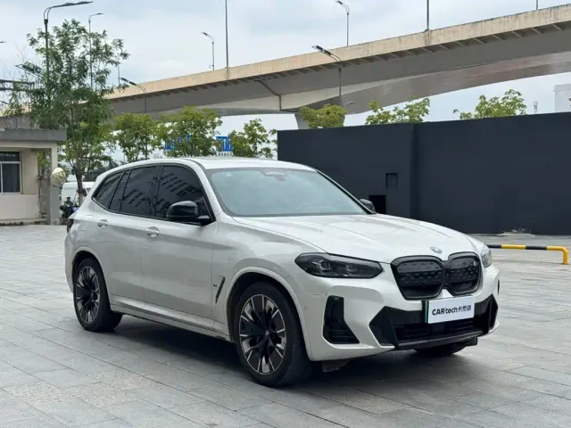 BMW iX3 — Фото автомобиля 3
