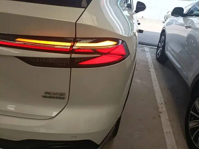 Roewe RX5 — Фото автомобиля 7