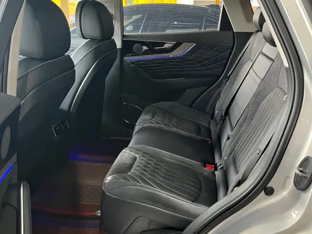 Hongqi HS5 — Фото автомобиля 10