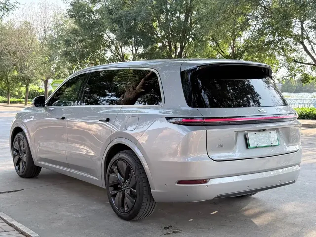 Li Auto L9 — Фото автомобиля 12