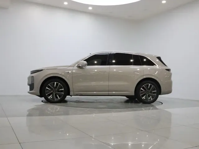 Li Auto L6 — Фото автомобиля 9