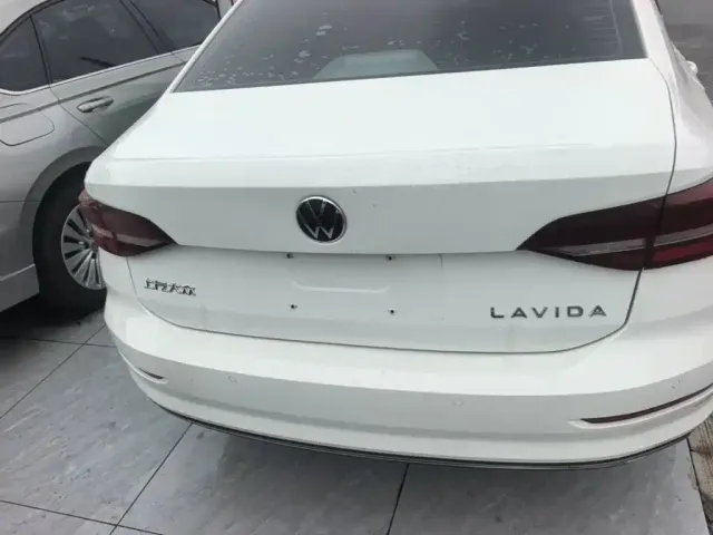 Volkswagen Lavida — Фото автомобиля 5
