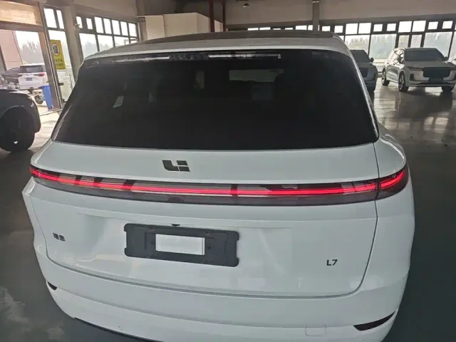 Li Auto L7 — Фото автомобиля 5