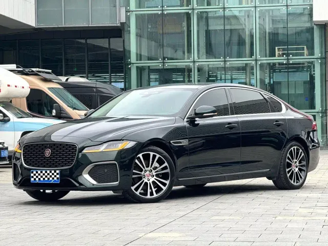 Фотография автомобиля — Jaguar XFL