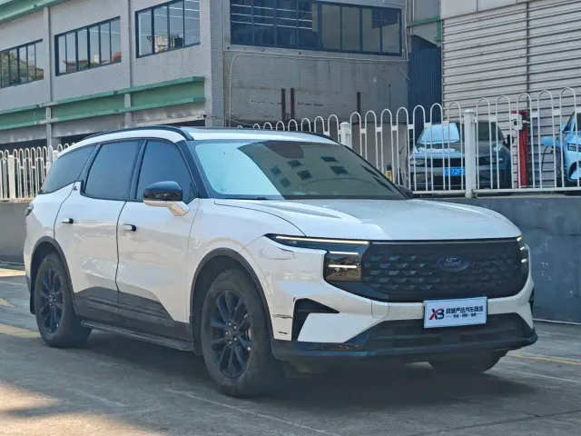 Ford Edge — Фото автомобиля 3