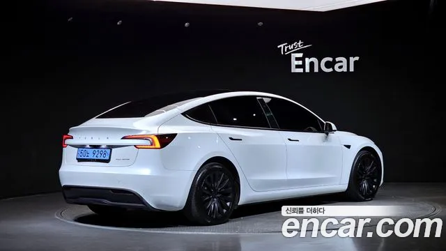 Tesla Model 3 — Фото автомобиля 2