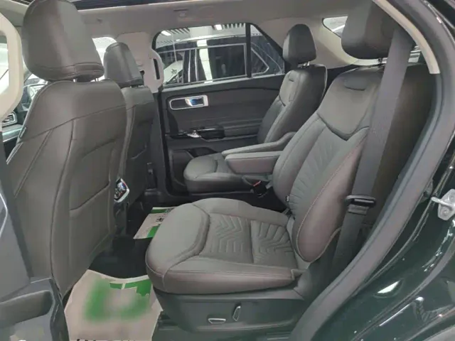 Ford Explorer — Фото автомобиля 16