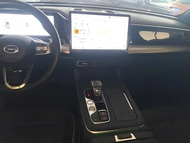 GAC Trumpchi GS8 — Фото автомобиля 12