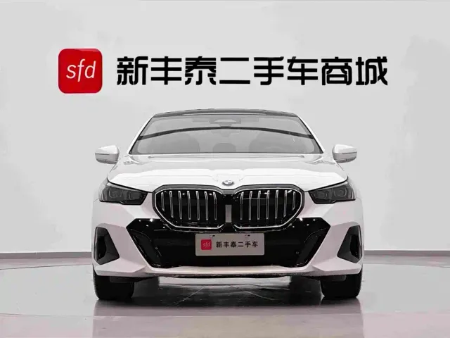 BMW 5 Series — Фото автомобиля 2