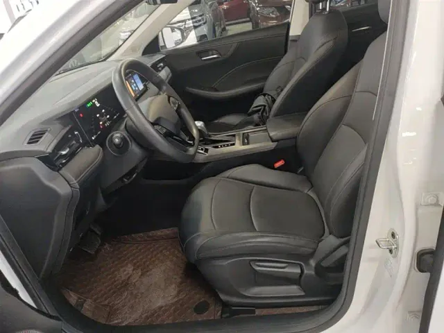 Roewe i5 — Фото автомобиля 14