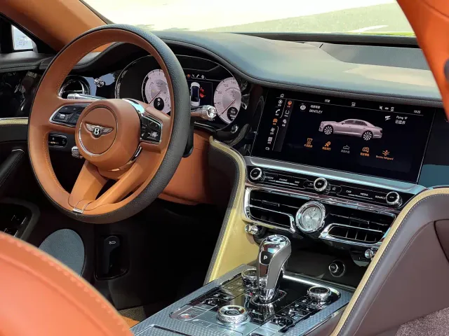 Bentley Flying Spur — Фото автомобиля 17
