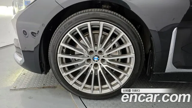 BMW 7-Series — Фото автомобиля 5