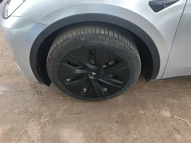 Tesla Model Y — Фото автомобиля 22