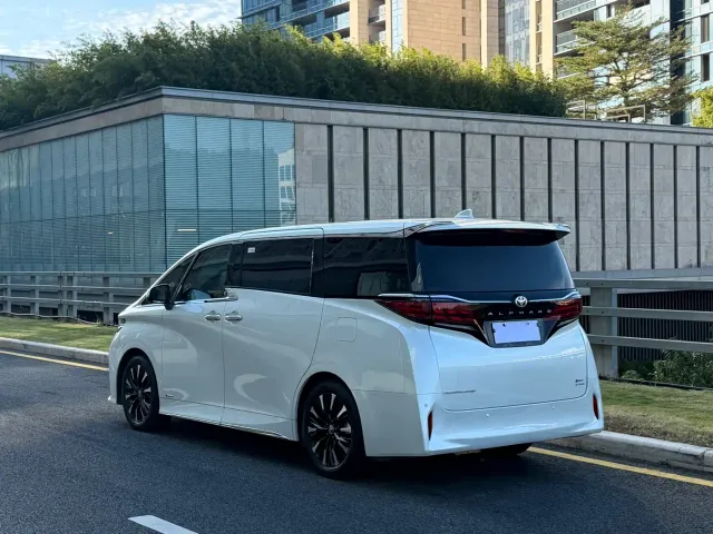 Toyota Alphard — Фото автомобиля 6