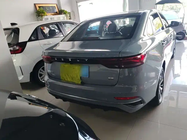 Geely Emgrand — Фото автомобиля 5