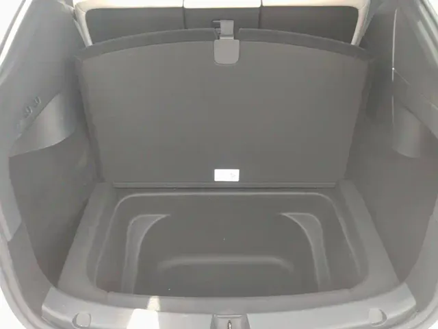 Tesla Model Y — Фото автомобиля 18