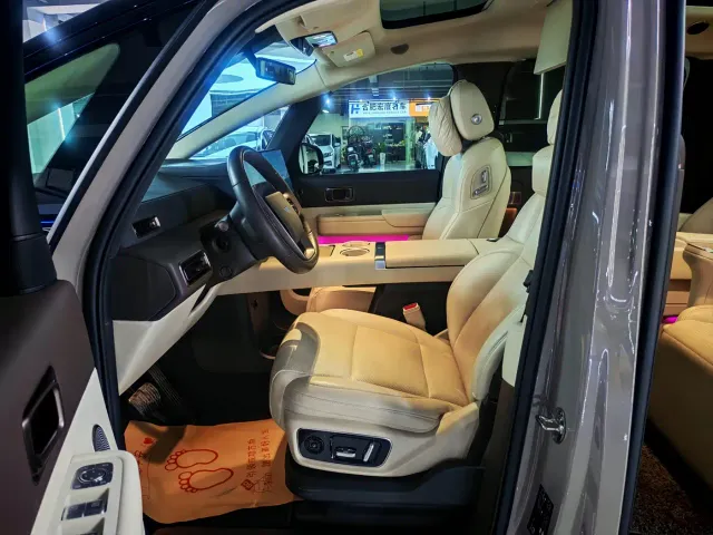 Li Auto MEGA — Фото автомобиля 7