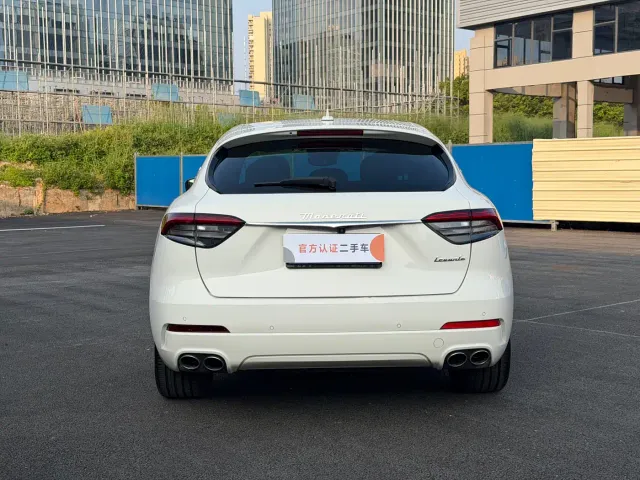 Maserati Levante — Фото автомобиля 12